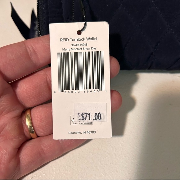 Vera Bradley RFID Turnlock Wallet in "Merry Mischief Snow Day" Embroidered - Picture 7 of 8